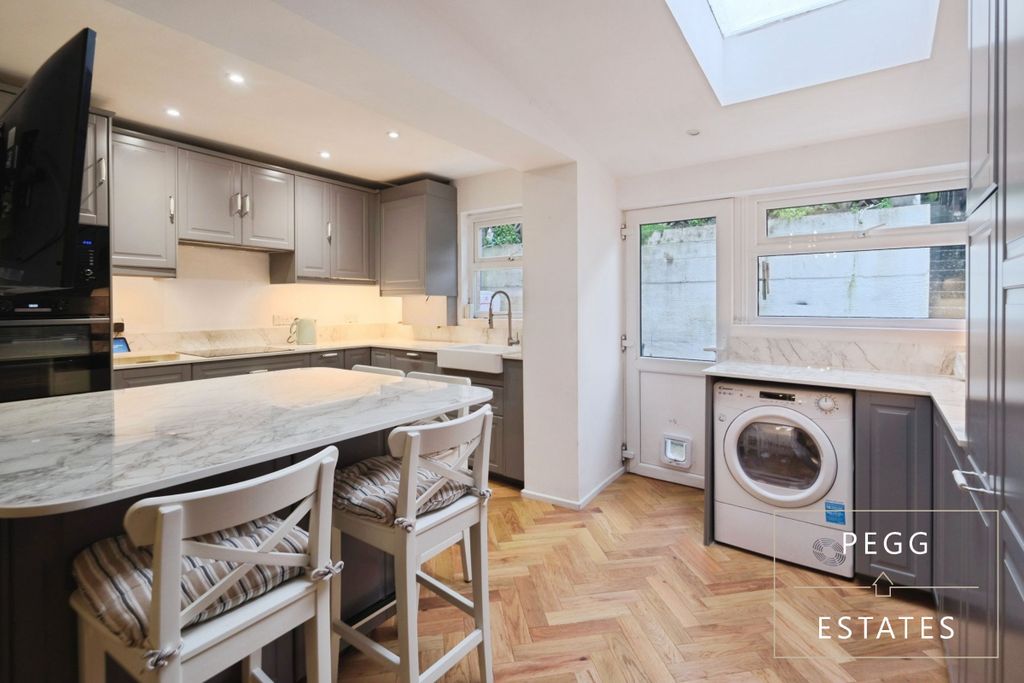 Property photo 3 of 31