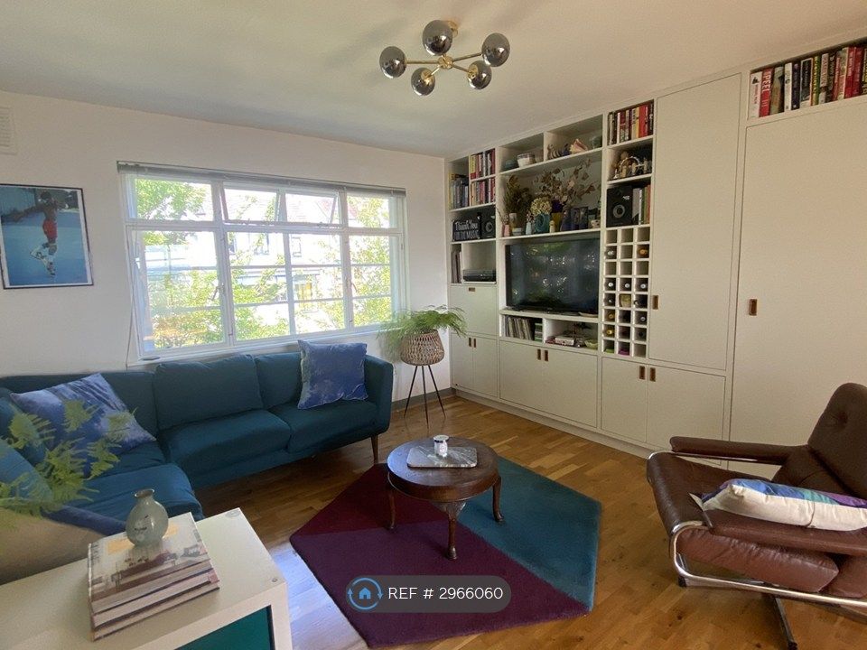 Property photo 1 of 17 Living Room
