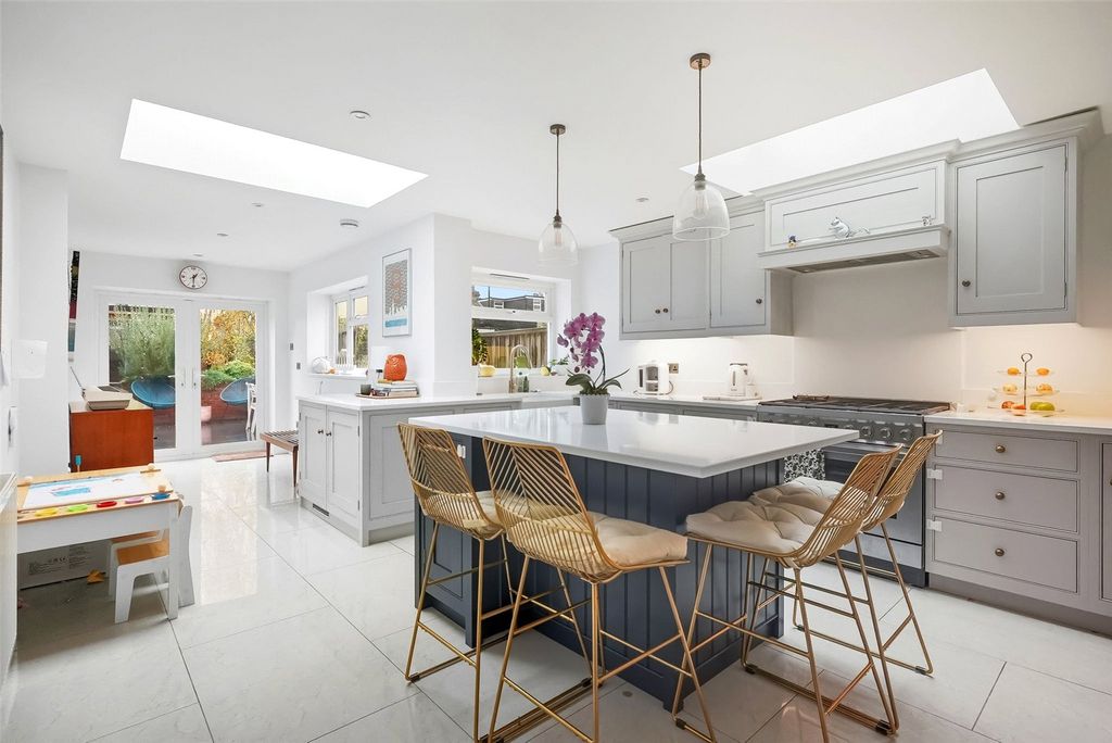 Property photo 2 of 13 Picture No. 12