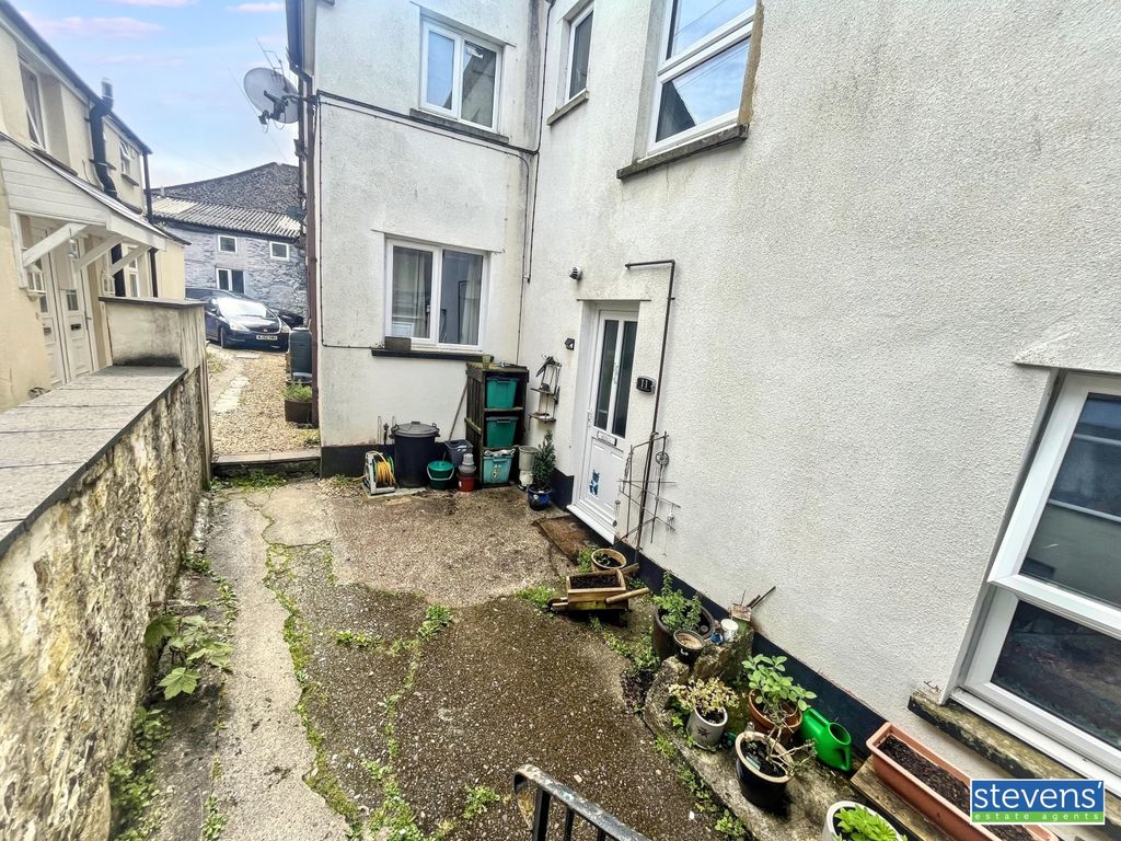 Property photo 3 of 12 Image00002