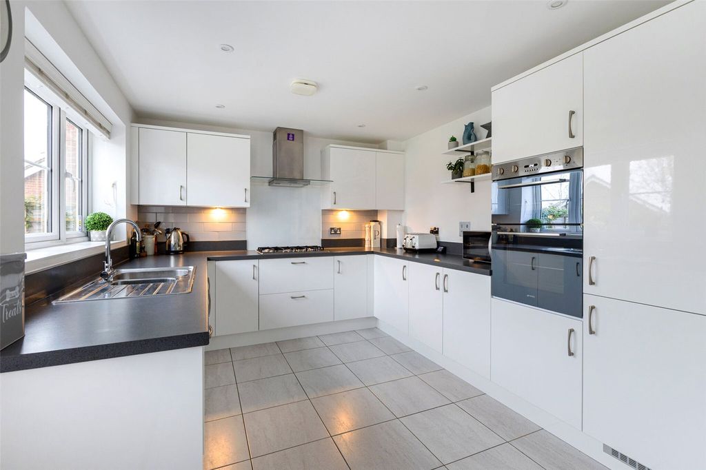 Property photo 3 of 16 Picture No. 02