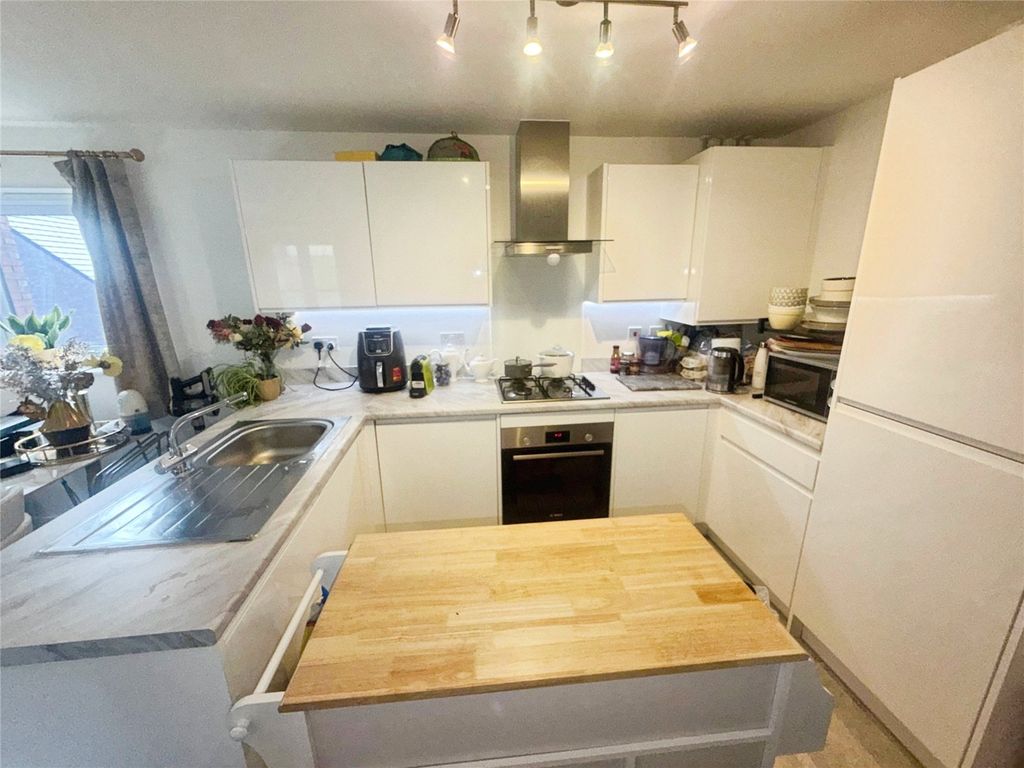 Property photo 2 of 10 Kitchen