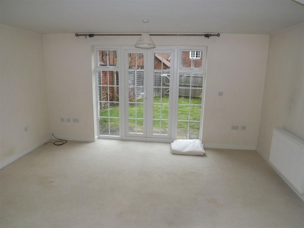 Property photo 3 of 7 Lounge