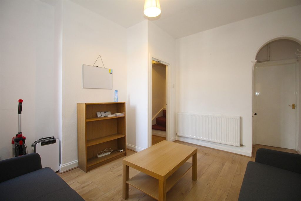 Property photo 3 of 26 Lounge