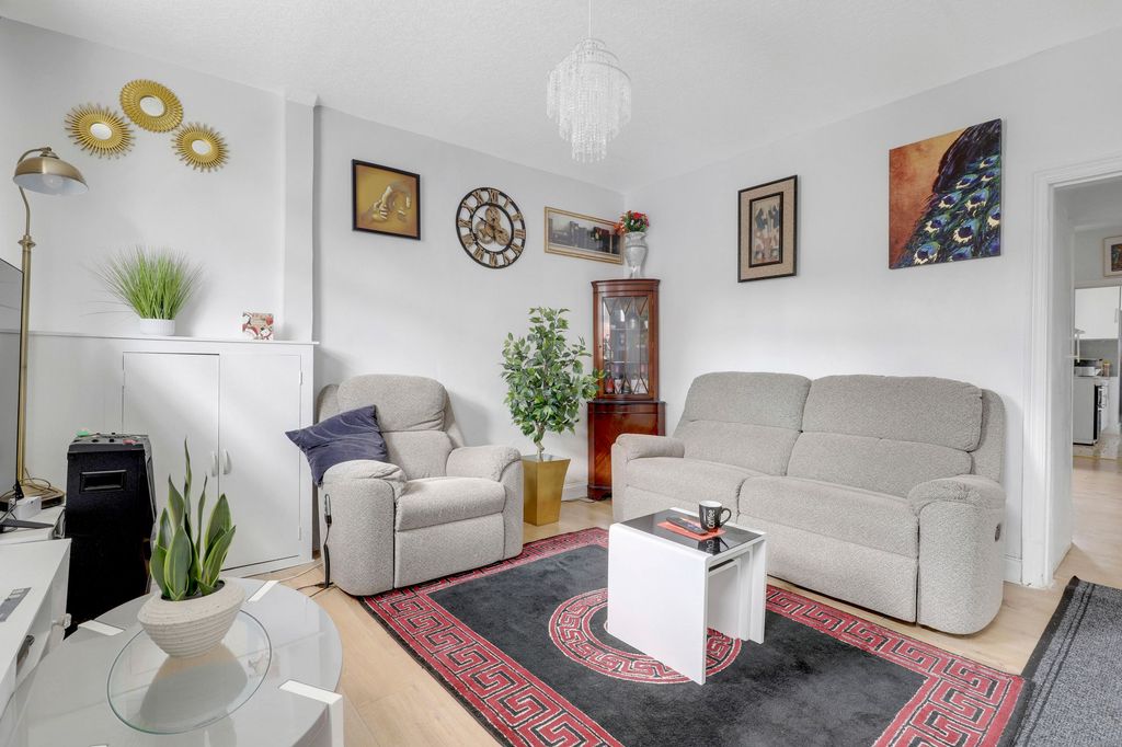Property photo 2 of 12