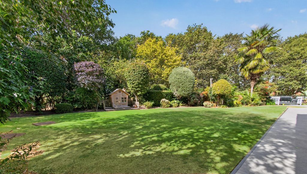 Property photo 2 of 32