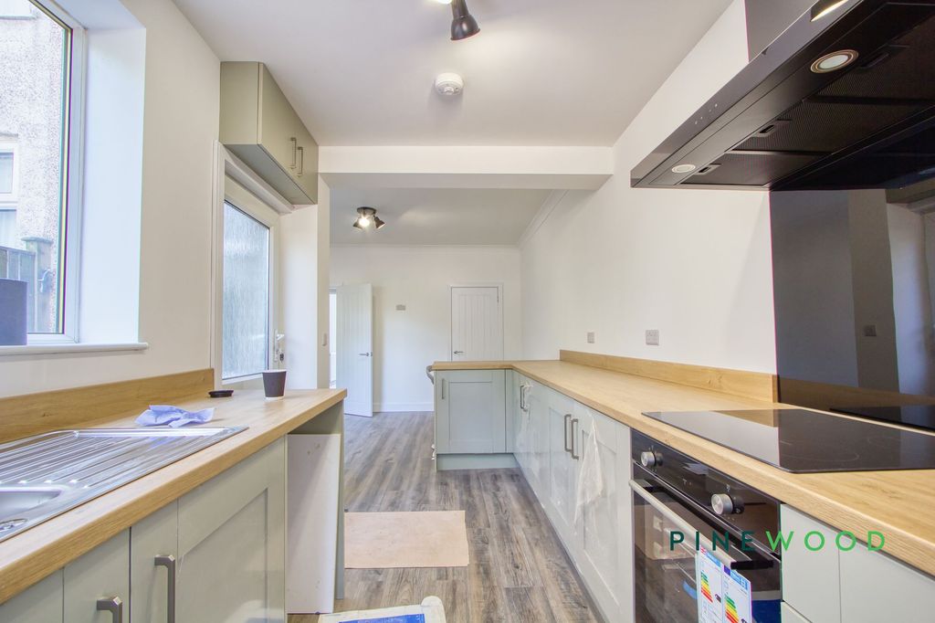 Property photo 2 of 15 Kitchen / Dining Room