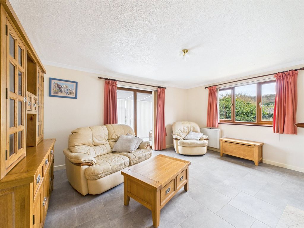 Property photo 3 of 11 Living Room