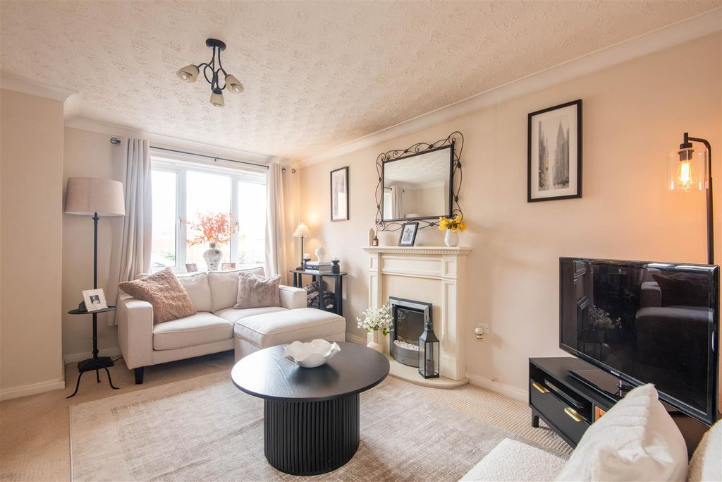 Property photo 2 of 14 Lounge