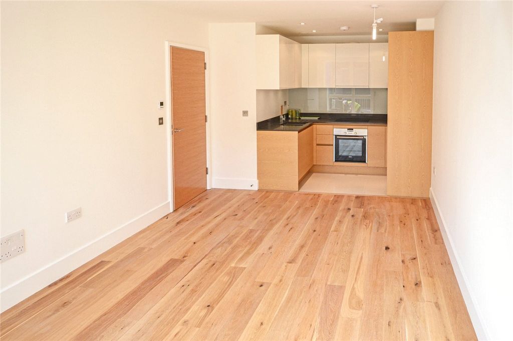 Property photo 3 of 11 Picture No. 30