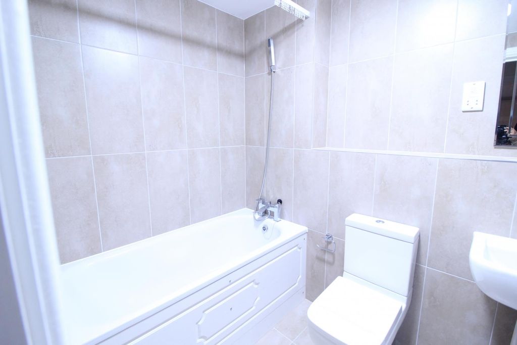 Property photo 3 of 5 New Build One Bedroom Flat Available