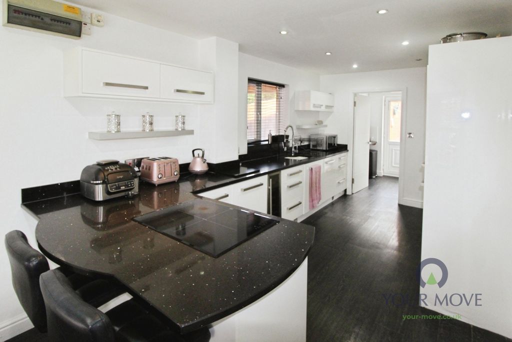 Property photo 3 of 24 Kitchen/Diner