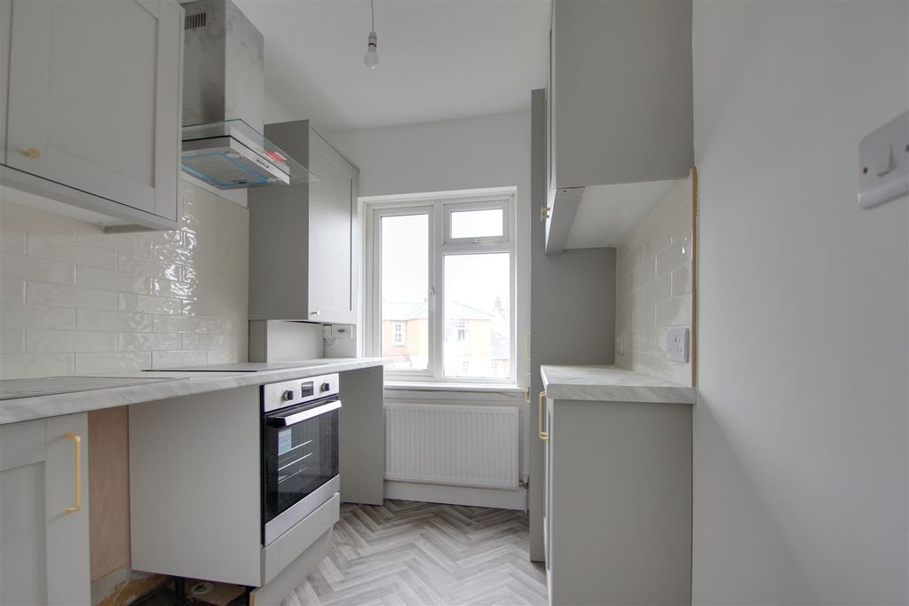 Property photo 2 of 7 Kitchen