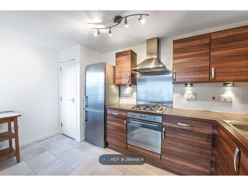 Property photo 3 of 11 Spacious Kitchen