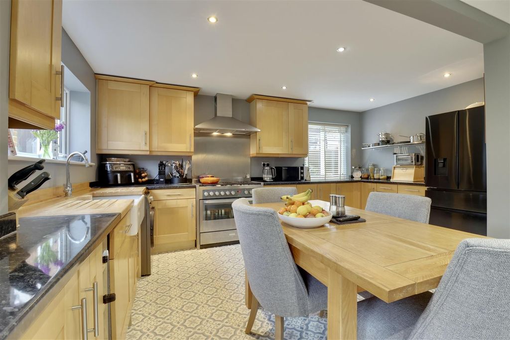 Property photo 2 of 36 Kitchen/Diner