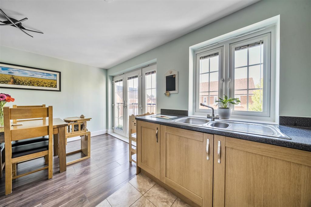 Property photo 3 of 15 Kitchen Diner