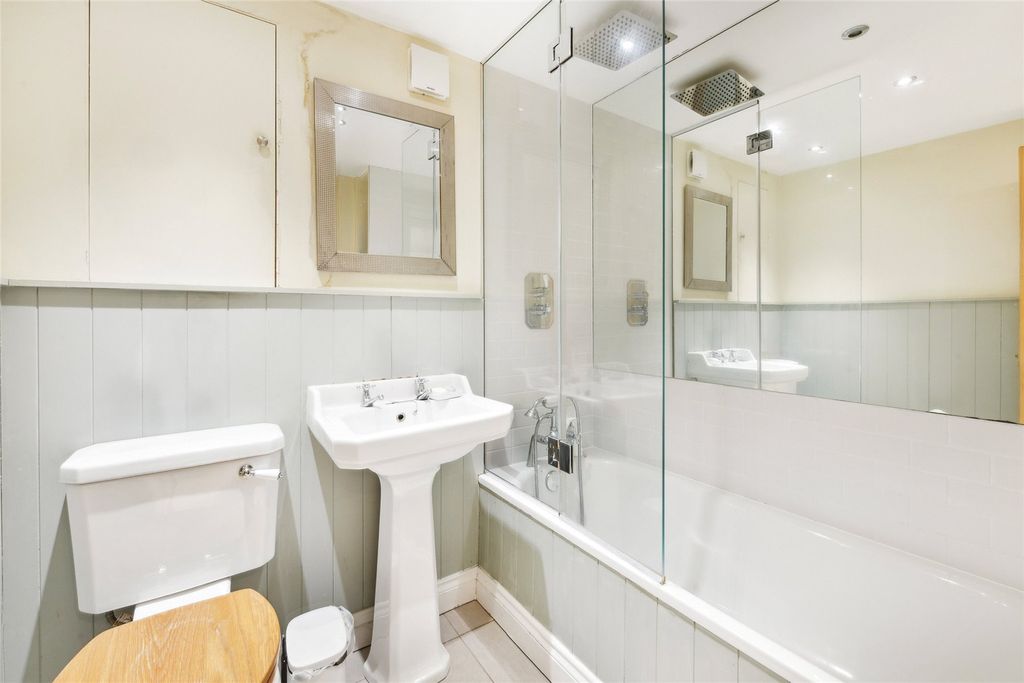 Property photo 3 of 15 Bathroom