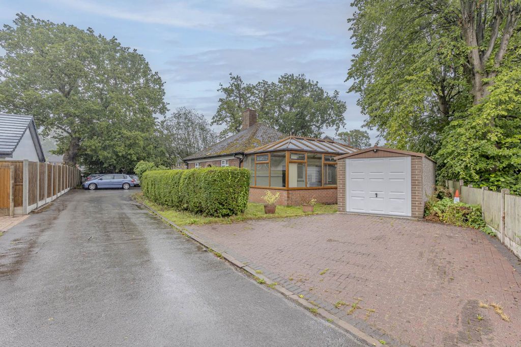 Property photo 2 of 21