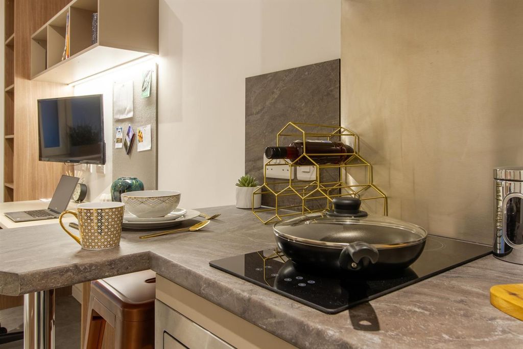 Property photo 1 of 21