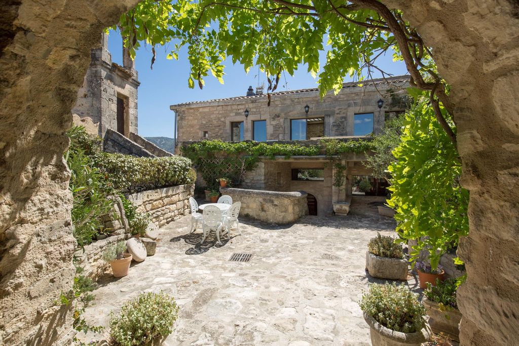 Property photo 1 of 18 Image