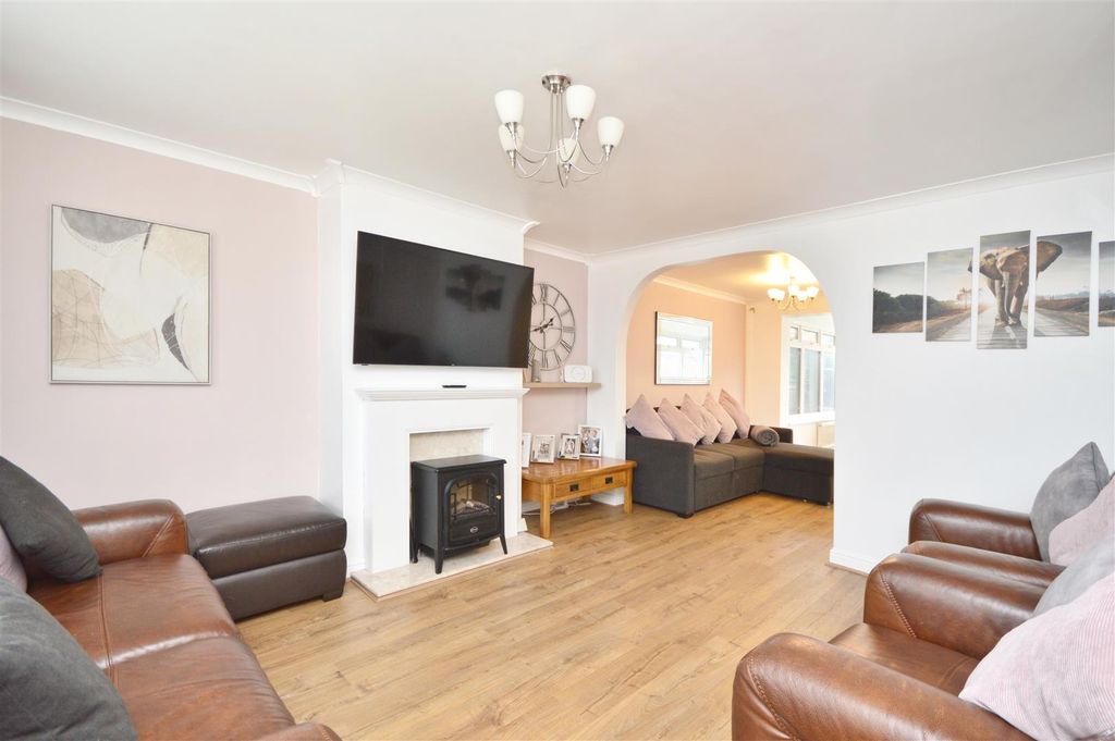 Property photo 2 of 17 Sitting Room