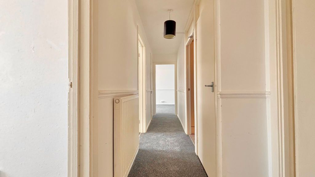 Property photo 2 of 9 Hallway