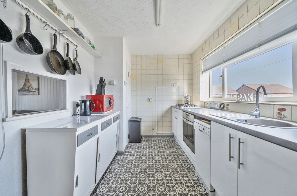 Property photo 3 of 8 1353397-13-68d40d...