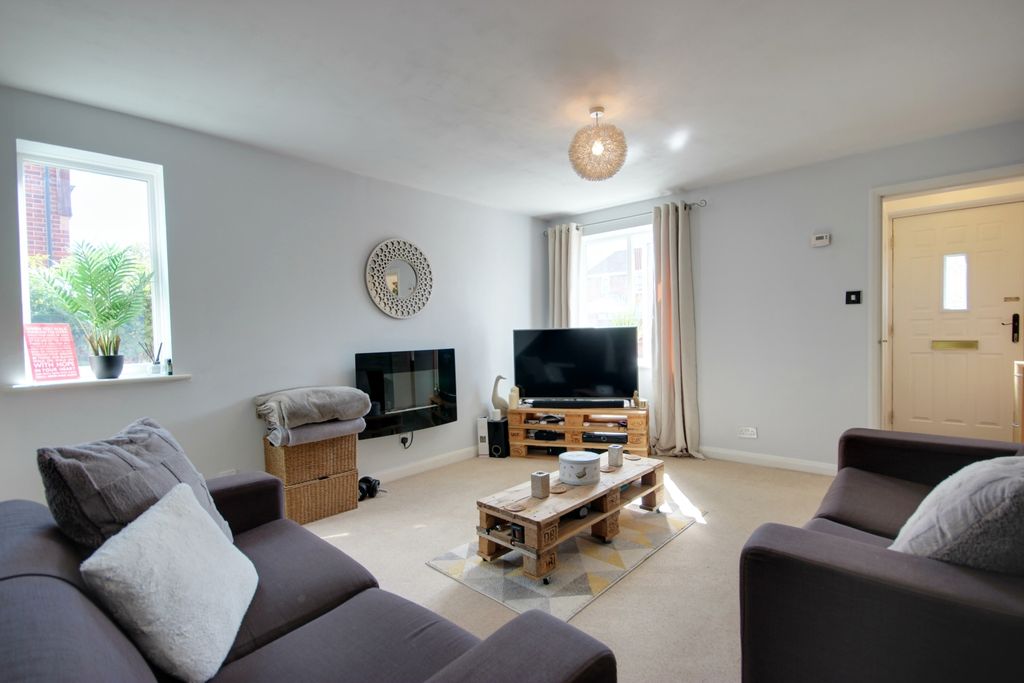 Property photo 3 of 15 1 Butterfly Lounge B