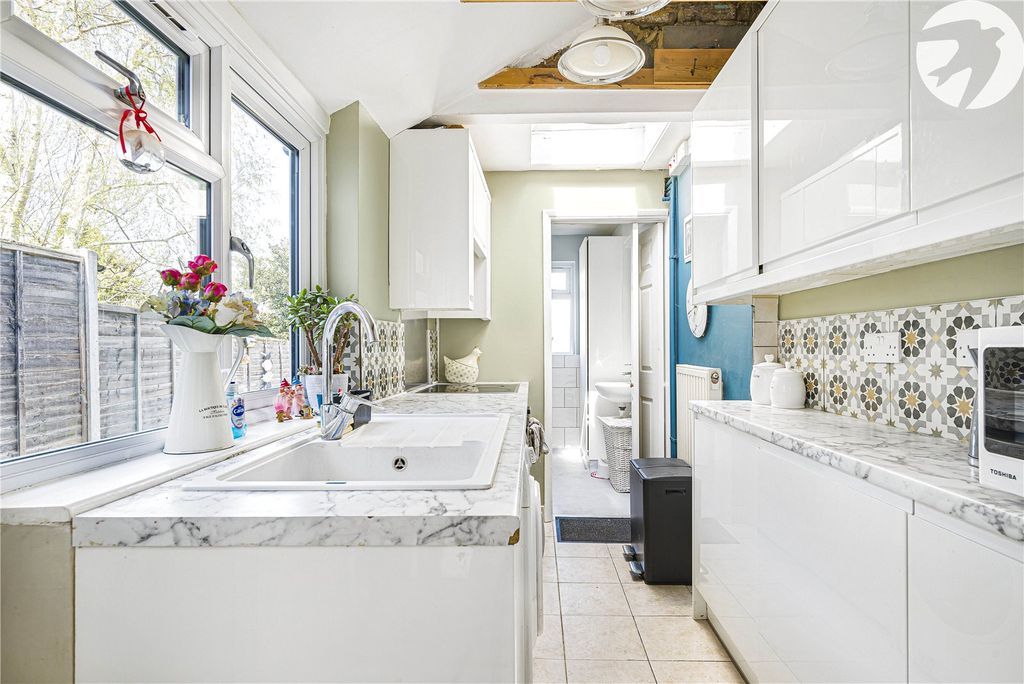 Property photo 2 of 31 Kitchen