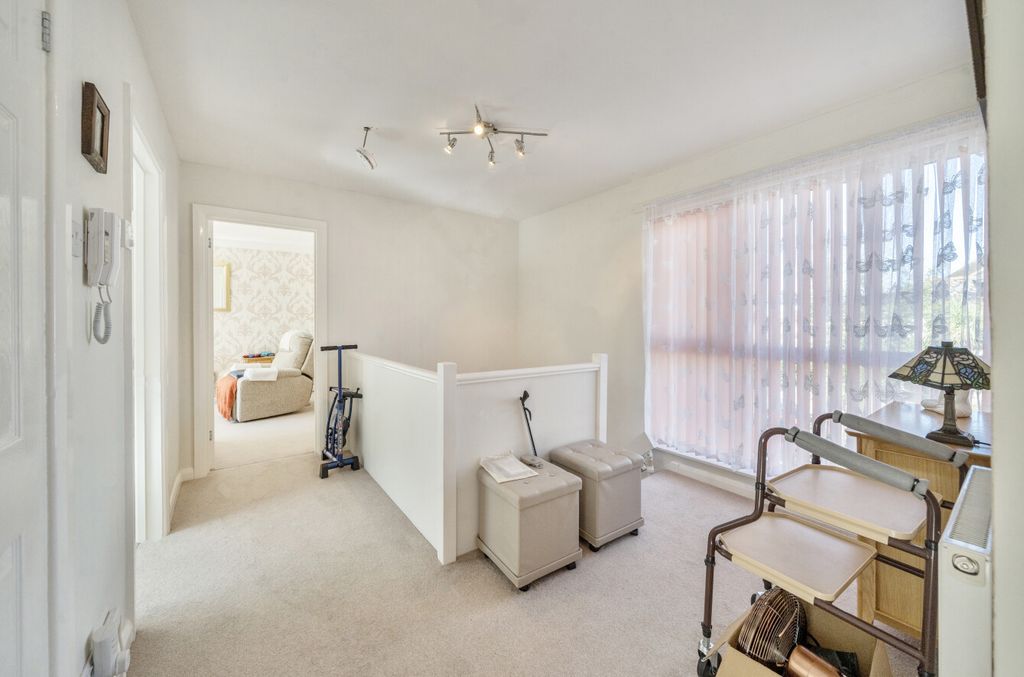 Property photo 2 of 14 1349749-2-68Beea3...