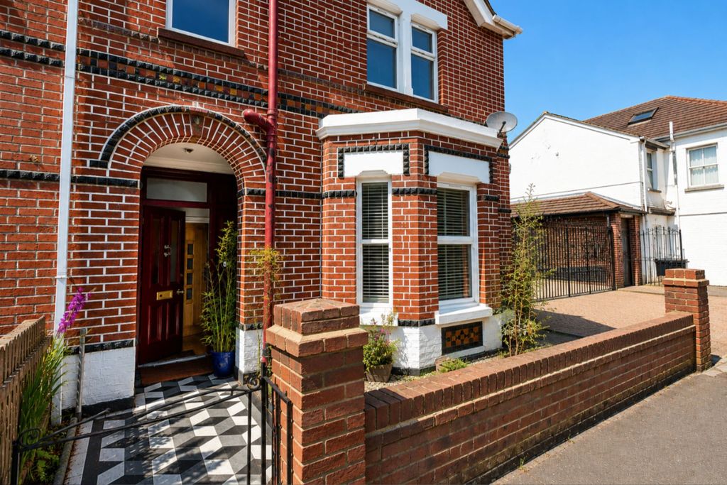 Property photo 1 of 9