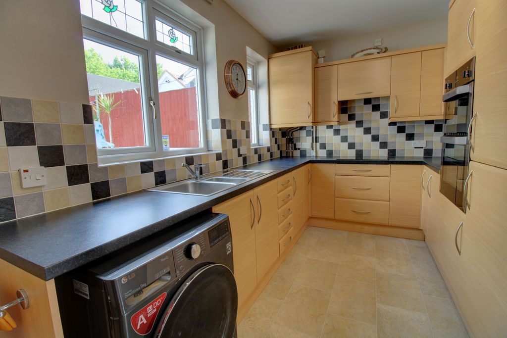 Property photo 3 of 12 A4