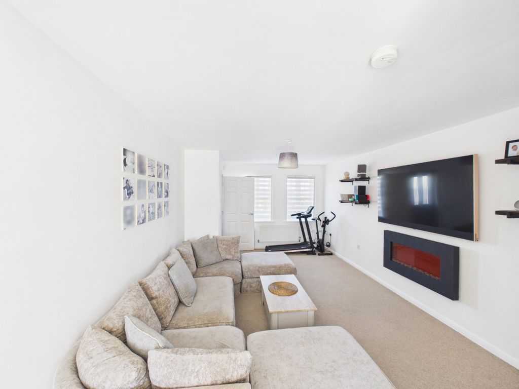 Property photo 3 of 15 4993324