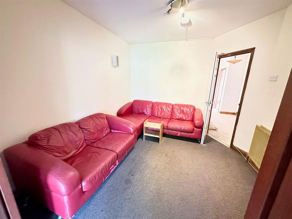 Property photo 3 of 17 liv.Jpg