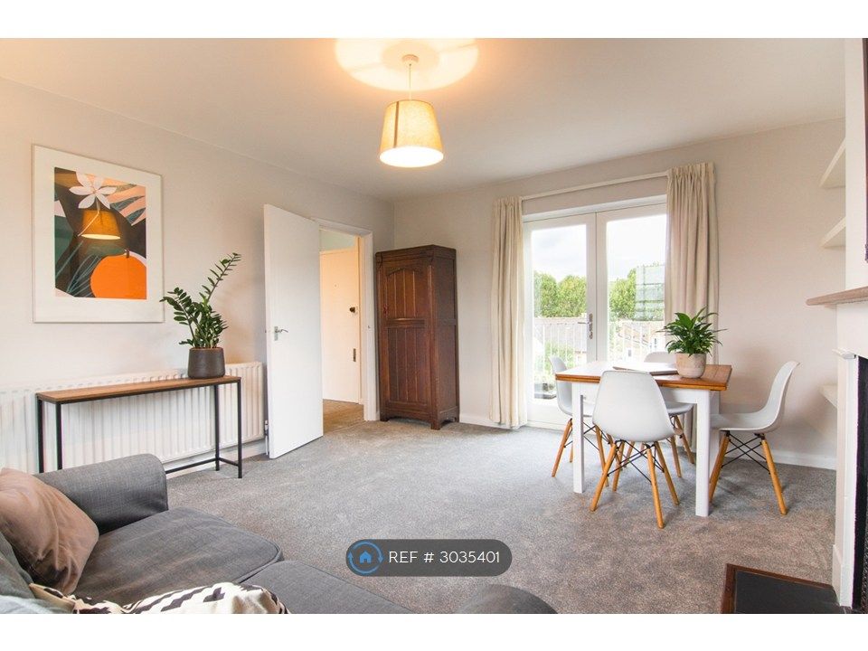 Property photo 3 of 10 Reception 4.7 x 4.1m