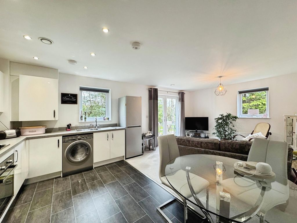 Property photo 2 of 17 Photo 9