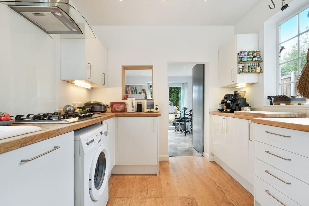 Property photo 3 of 15 Heatherside Road