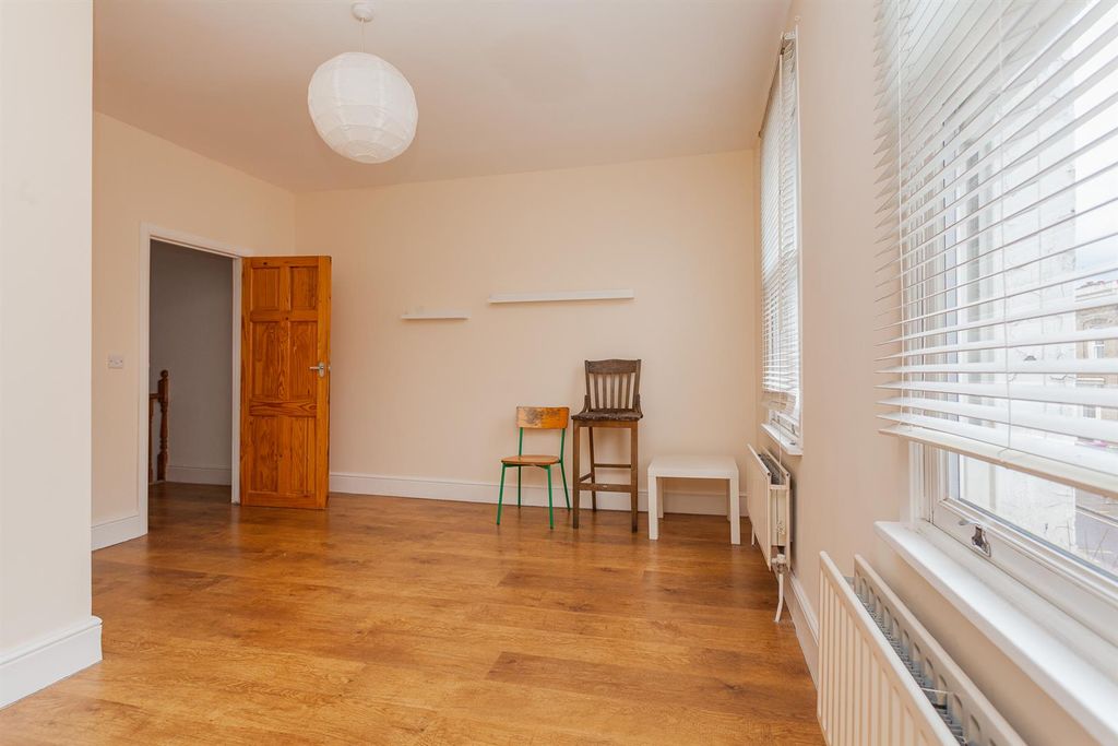 Property photo 3 of 17 Roman-Road-London-Flat-Img_3981.Jpg