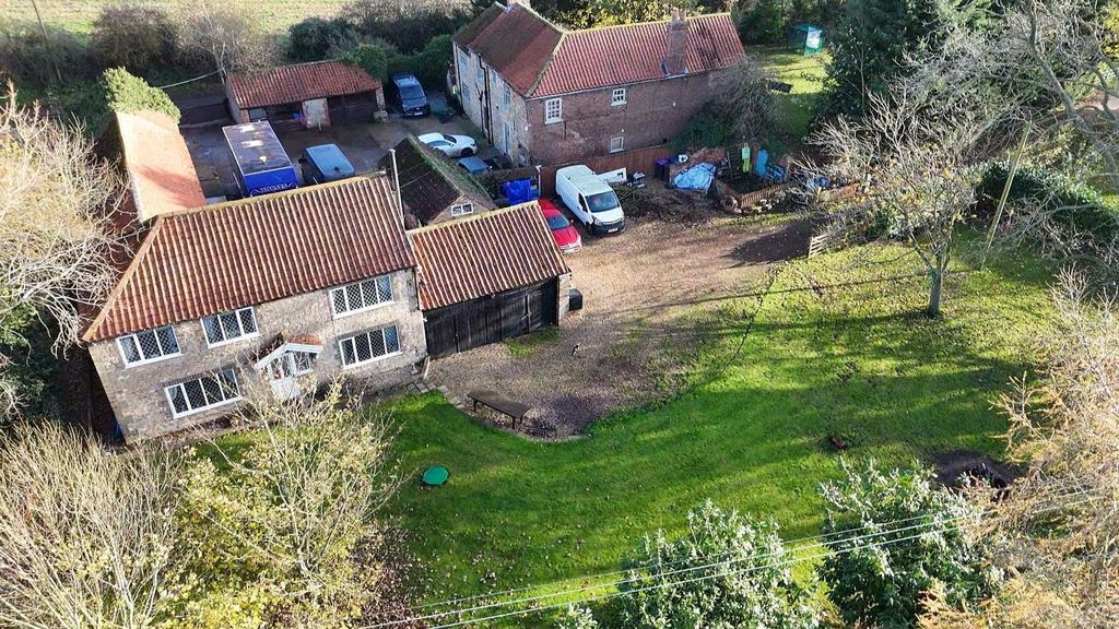 Property photo 2 of 31 4754563