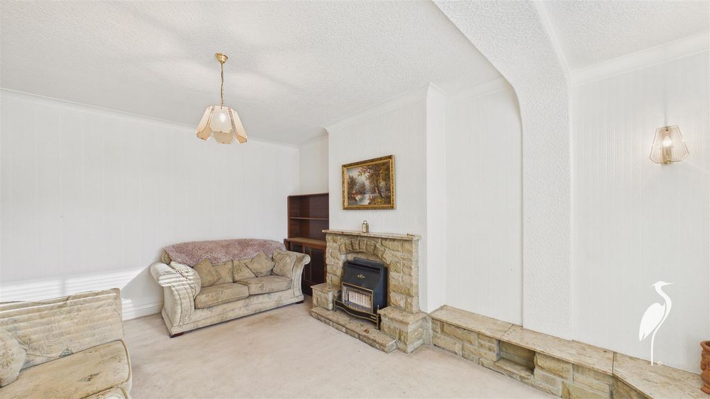 Property photo 3 of 28 Lounge