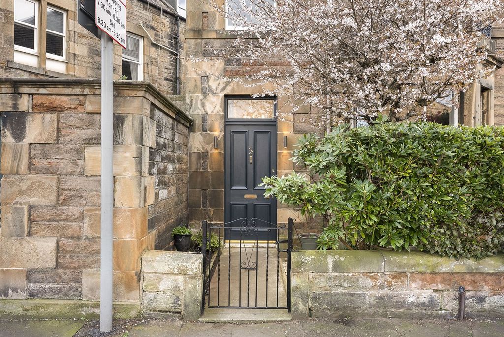 Property photo 2 of 40 2 Shandon Crescent