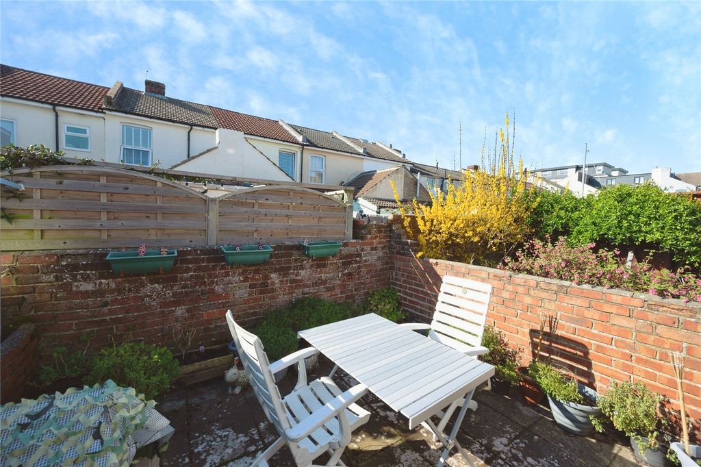 Property photo 3 of 12 Picture No. 17