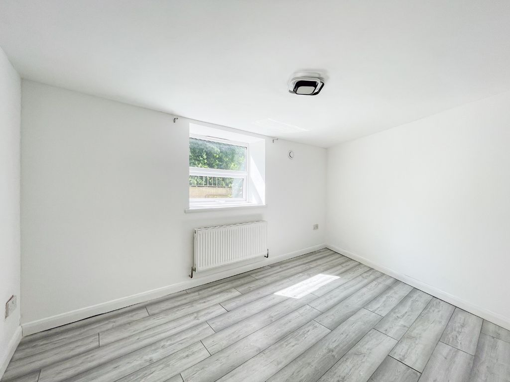 Property photo 2 of 11 4281205