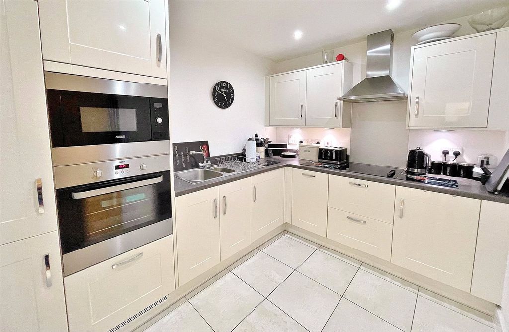 Property photo 3 of 22 Kitchen