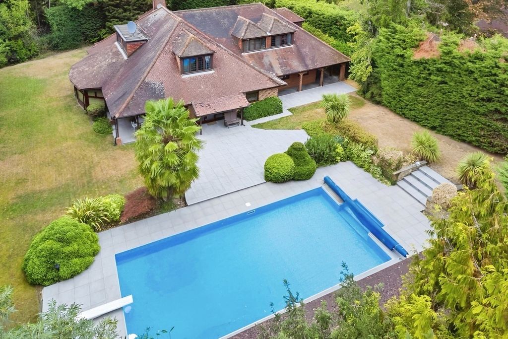 Property photo 1 of 32