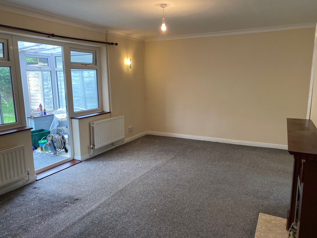Property photo 3 of 16 Living Room