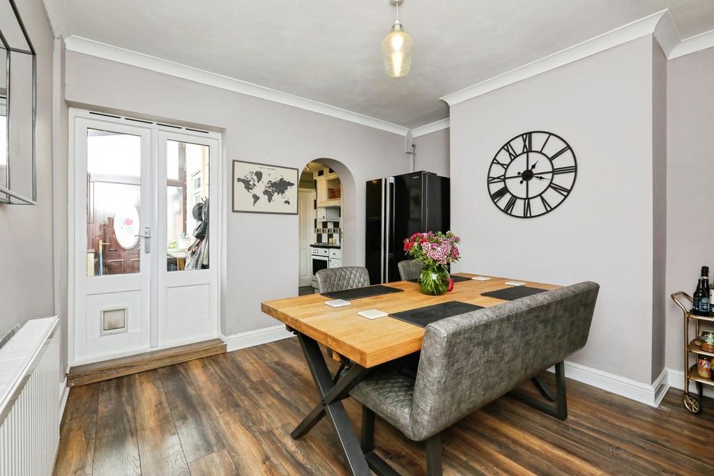 Property photo 3 of 16 Dining Area