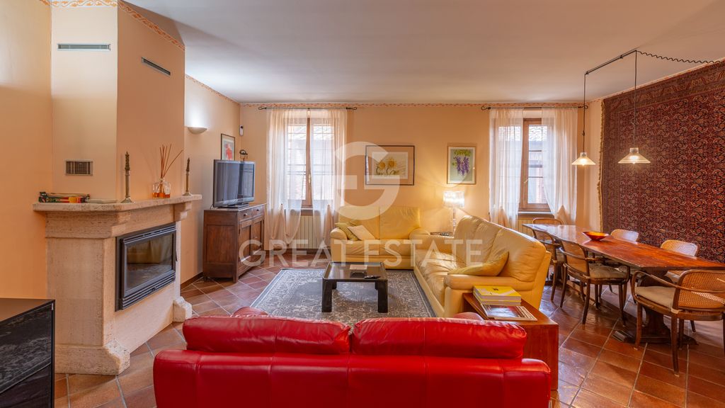Property photo 2 of 27 Interiors