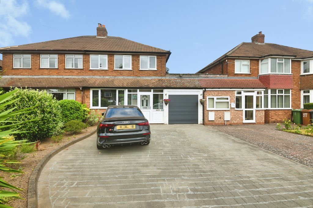 Property photo 2 of 26