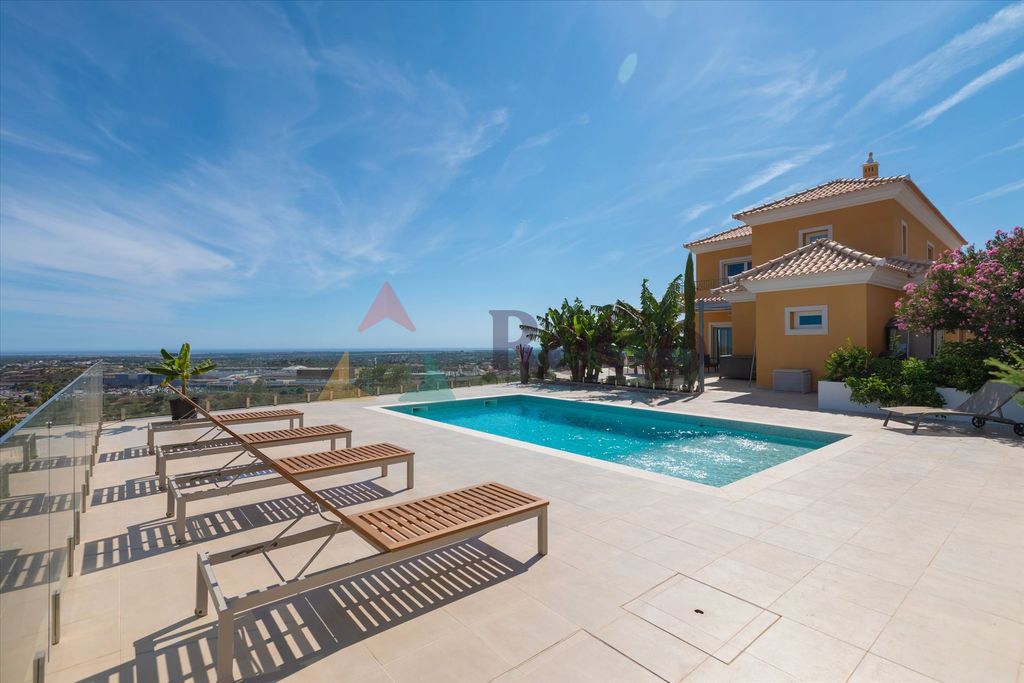 Property photo 1 of 31 Detached Villa With Panoramic Sea Views